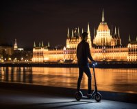 Explore a beleza noturna de Budapeste em um passeio de e-scooter